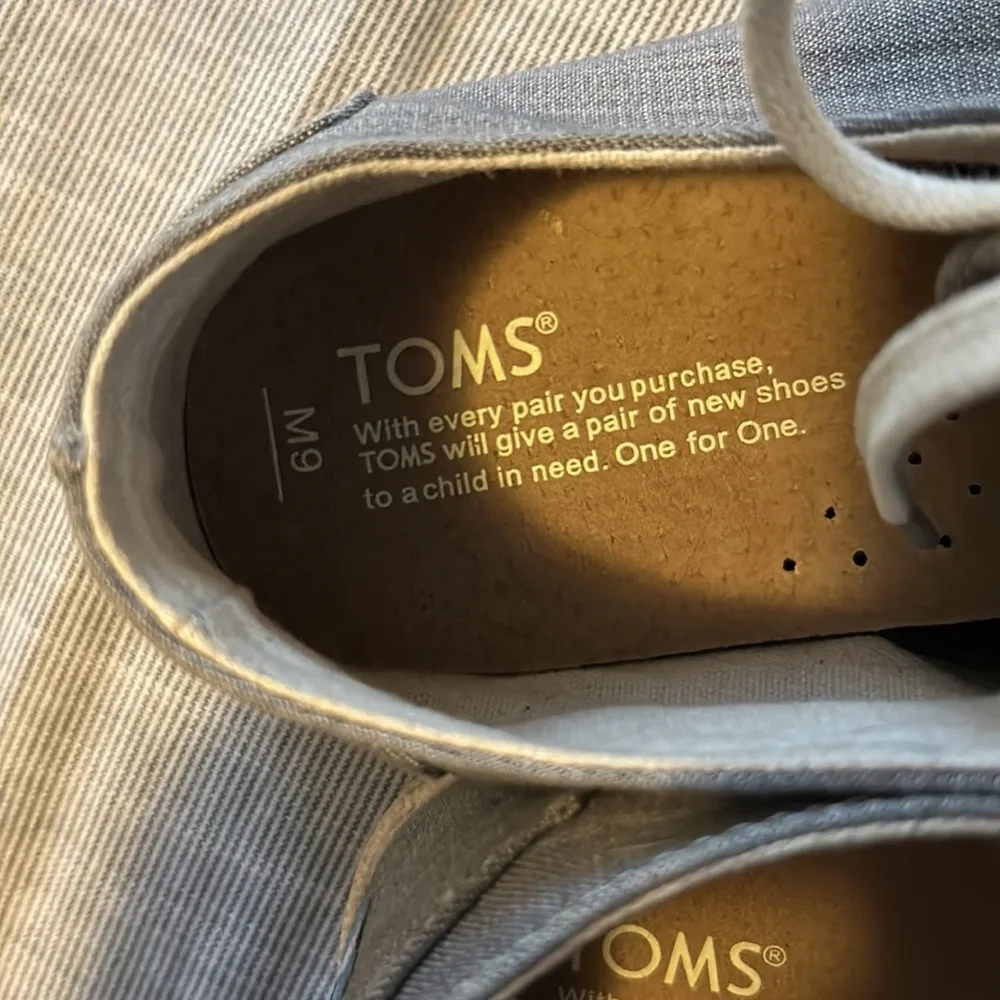 Mens Tom sneakers size 9